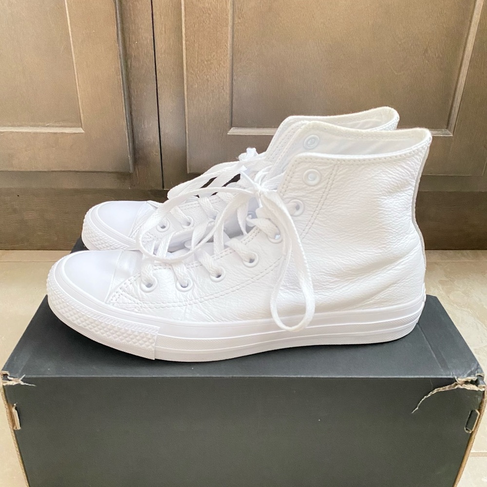 Converse Chuck Taylor All Star Hi Leather Sneakers in white Monochrome